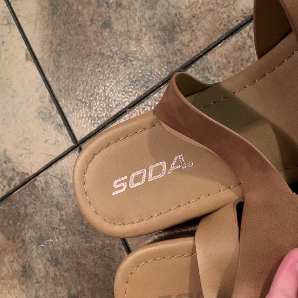 SODA Platform Sandals - Picture 8 of 8